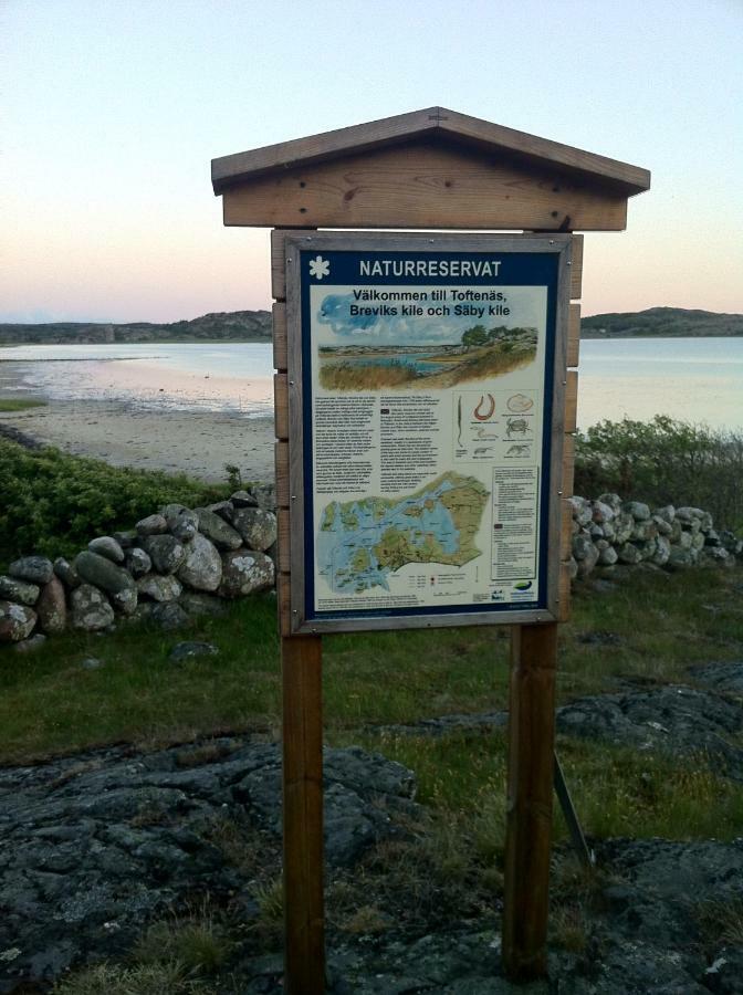 Stuga I Naturskoent Omrade Pa Vaestra Tjoern Saby Eksteriør billede